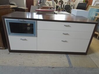 komoda pod TV.