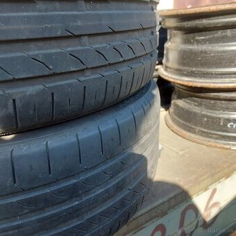 225/40R18