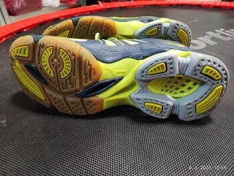 Mizuno Wave Lightning Z2