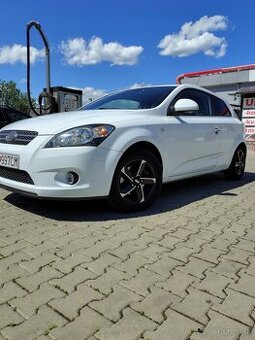 Kia ceed proceed 1,4 benzín