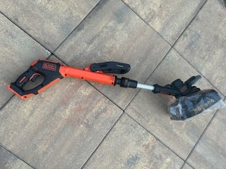 Black&Decker Aku strunová kosačka 18V
