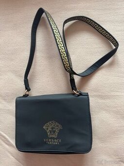 znackova kabelka crossbody