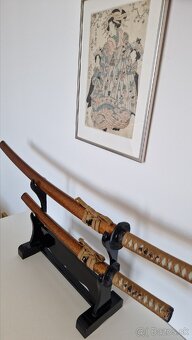 Predám 2 japonské meče so stojanom