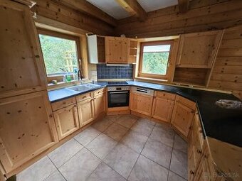 Masívna kuchynská linka z Nemecka so spotrebičmi