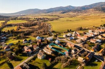 🏔️ Pozemok v srdci Horehronia – výhľad, siete, asfaltka