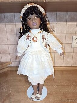 Porcelánová bábika.