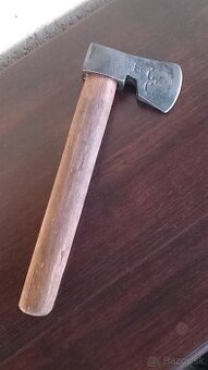 Historická zdobená sekera