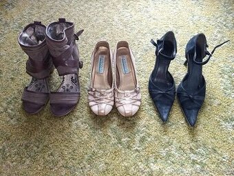Styri pary damskych topanok na opatku