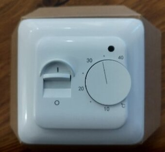 Predám manuálny termostat na podlahové kúrenie (5x)