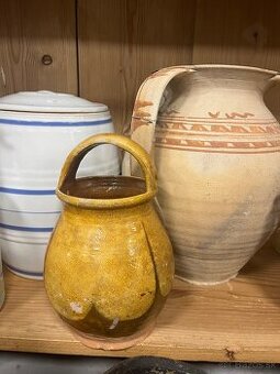 Keramický chrniec s uchom