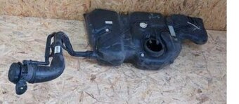 Peugeot 5008. Nádrž + plavak