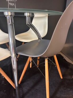 Stol a 4 stolicky