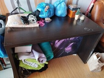 Písací stôl – praktický, pevný