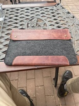 Kožený / plstený sleeve na MacBook Air 13,6” (2022-2026)
