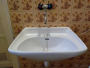 Kúpelňové umývadlo československej výroby v super stave