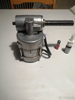 ELEKTROMOTOR S PREVODOVKOU