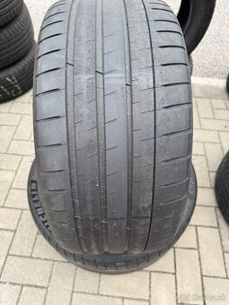 275/35R19 Michelin