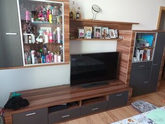 Obývacia stena DECODOM. Čítaj popis