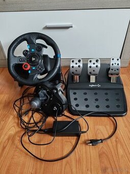 Volant Logitech + príslušenstvo