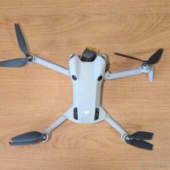 DJI Mini 4 Pro poškodeny