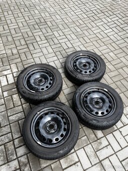 Plechové disky 5x100 R16 + puklice škoda + pneu