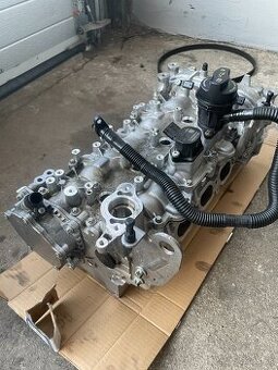 Kompletná hlava valcov Mercedes-Benz A2600105600 (s vačkami)