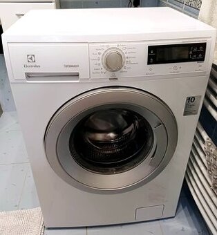 Automatická práčka Elektrolux