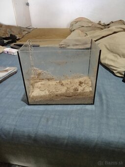 Predám dve akvária male a velke