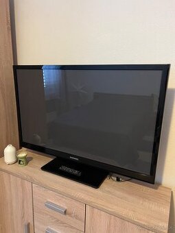 Samsung TV 55 palcov + držiak