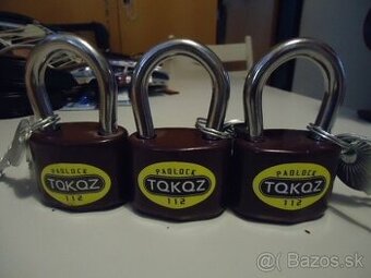 3ks-visiace zamky na jeden rovnaky kluc
