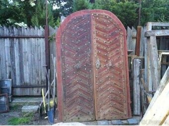 Starožitné masívne drevené dvere cca 200+ rokov