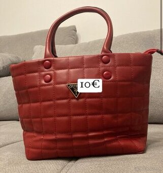 Kabelka red guess