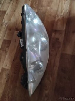 Peugeot 308 ľavé predné svetlo