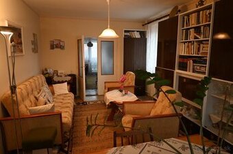 Predávame byt v Šahách blízko centra - 1