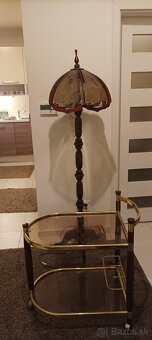 stojaca lampa