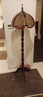 stojaca lampa