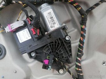 Motorček stahovania okna Octavia 2
