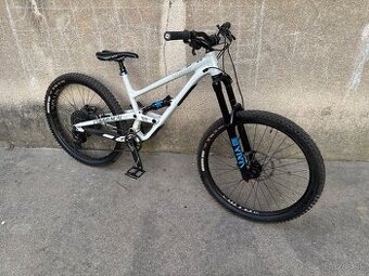 Commencal Clash