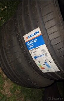 Nove pneu 235/45R17