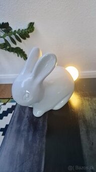 Lampa kralicek so svietiacim chvostom