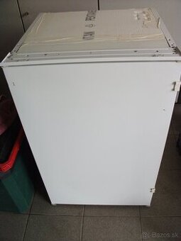 Vstavaná,zachovalá chladnička zn.ZANUSSI.