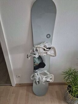 Burton Snowboard s Burton viazanim Damske M