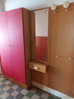 Retro vešiaková stena s botníkom