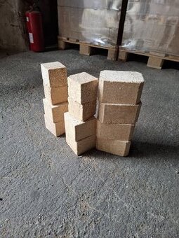 Predám lisované paletové kocky na výrobu Europaliet - 1