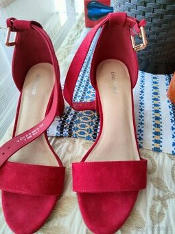 Krásne cyklámenove lodičky č. 38, raz obuté,akcia 5€