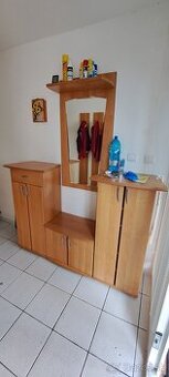 Botnikova zostava (skrina a vešiakova stena)