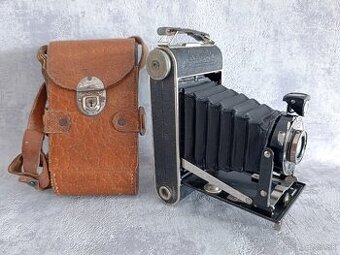 Starý měchový fotoaparat KODAK JUNIOR 620
