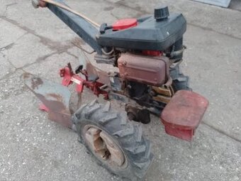 Vari malotraktor, motor Jikov,DSK-317,pluh, těleso, závaží