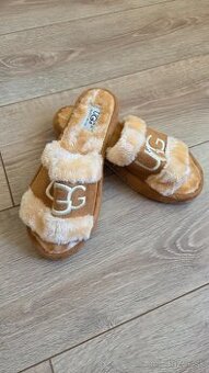 UGG šlapky bledé