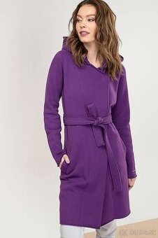 KRÁSNY BAVLNENÝ KABÁT slovenskej značky LULL, PC 92 EUR